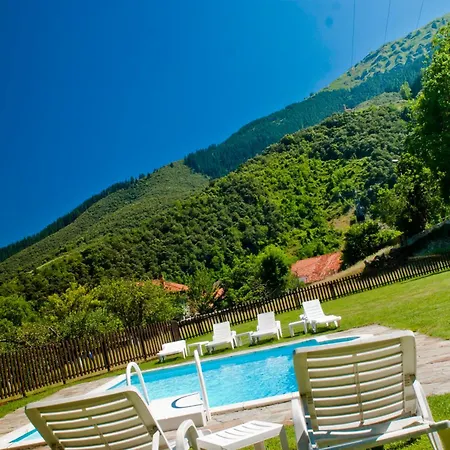 Viviendas Rurales Traldega * Turieno